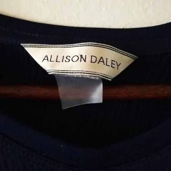 Allison Daley Crinkle Sleevless Top - Picture 2 of 4